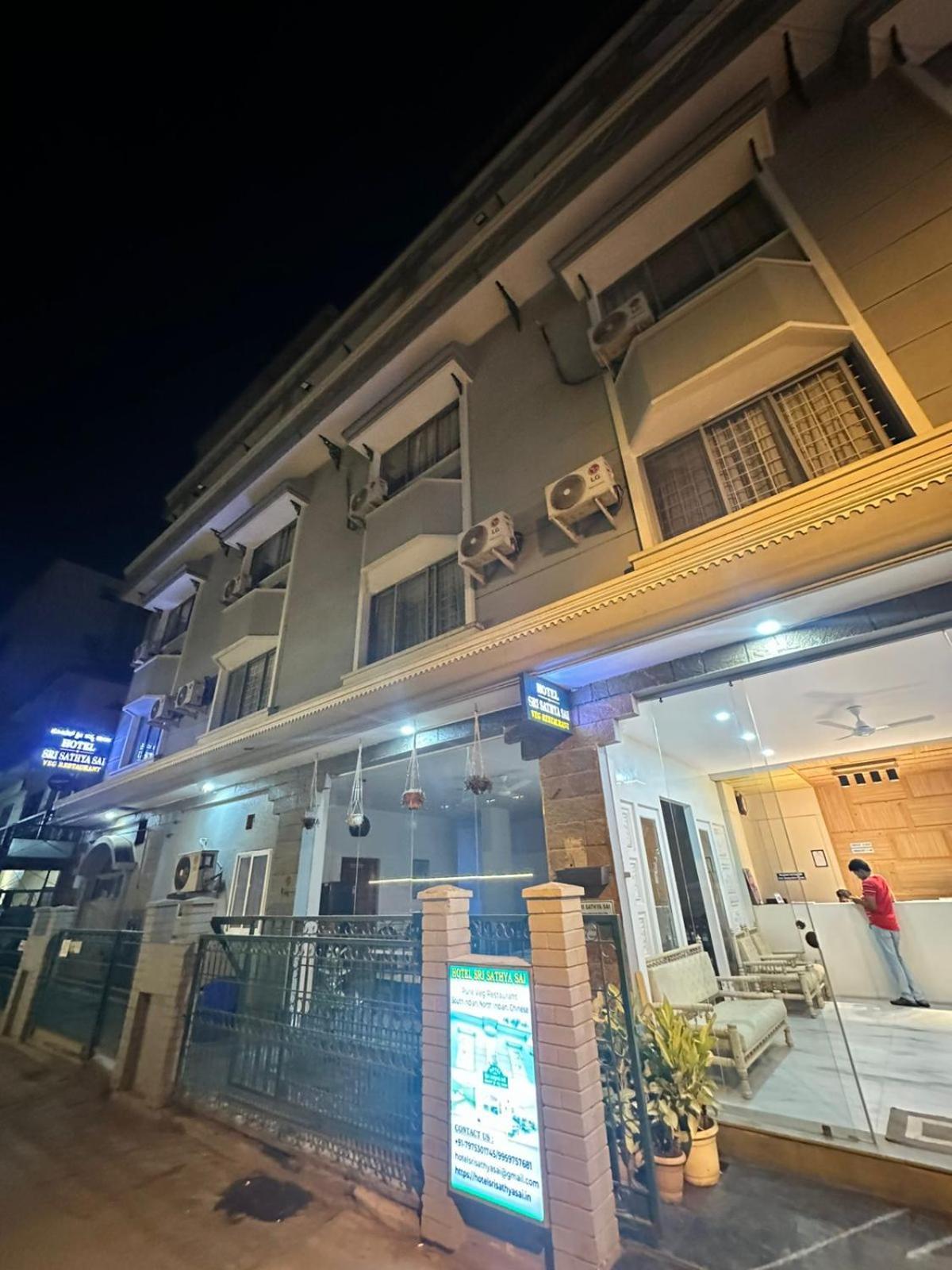 Hotel Sri Sathya Sai Бангалор Экстерьер фото