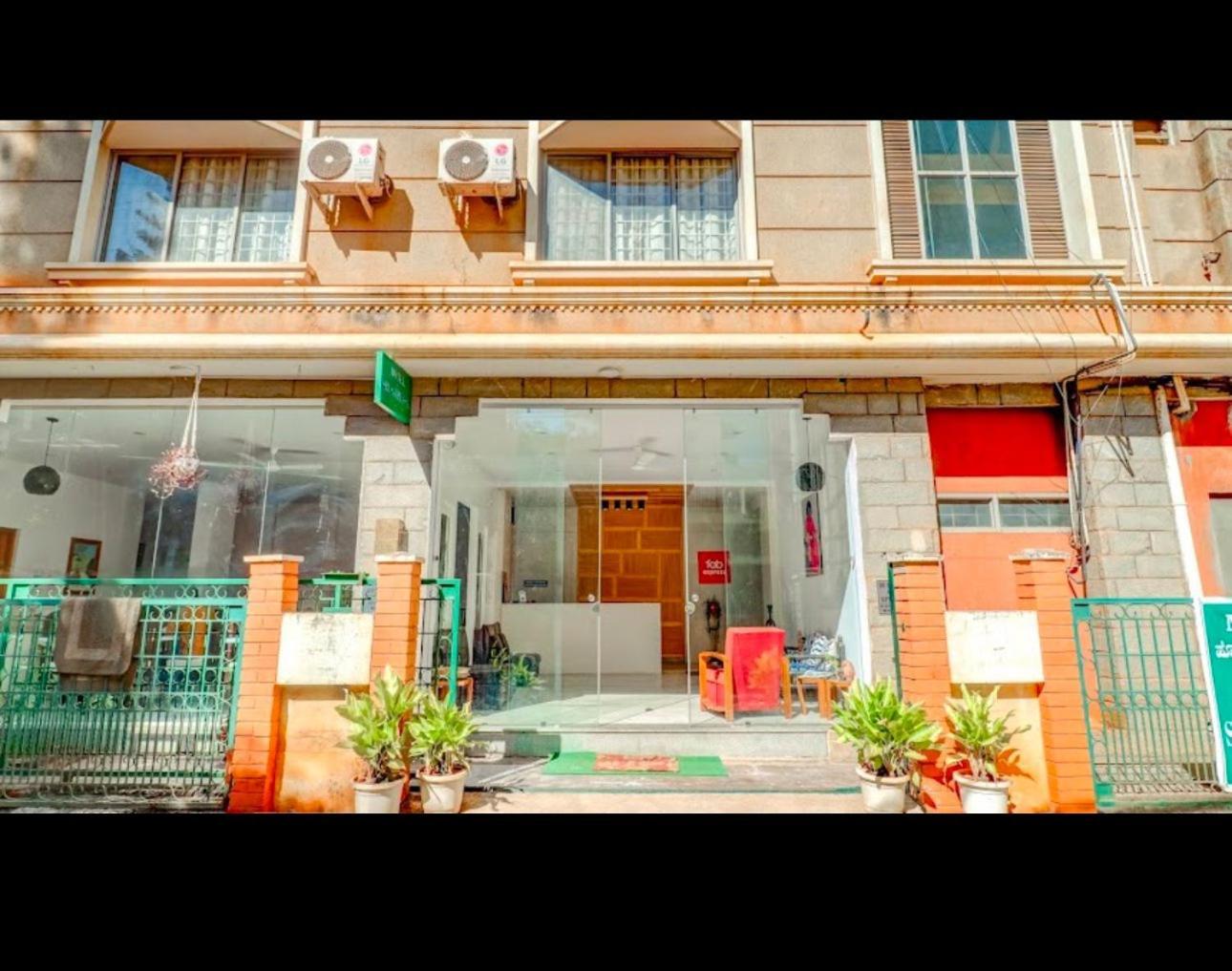 Hotel Sri Sathya Sai Бангалор Экстерьер фото